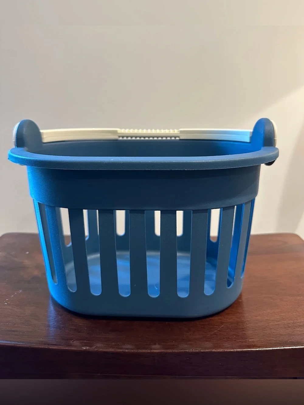 Child sized shopping basket • toy • kids